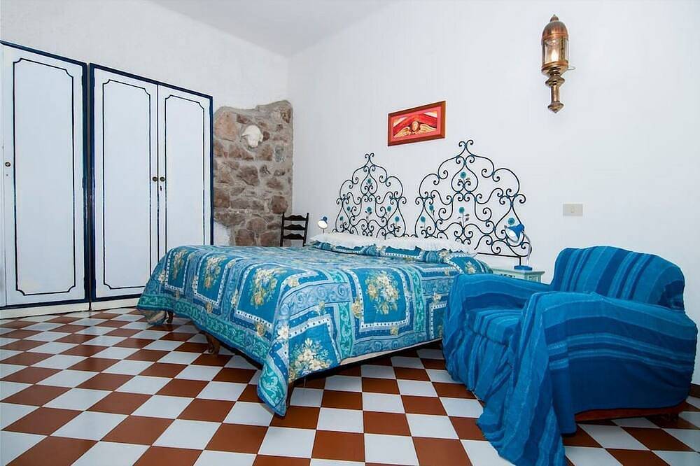 Entire apartment, Palazzo del 500 in the heart of the historic center with hanging garden in Gaeta, Latina Province