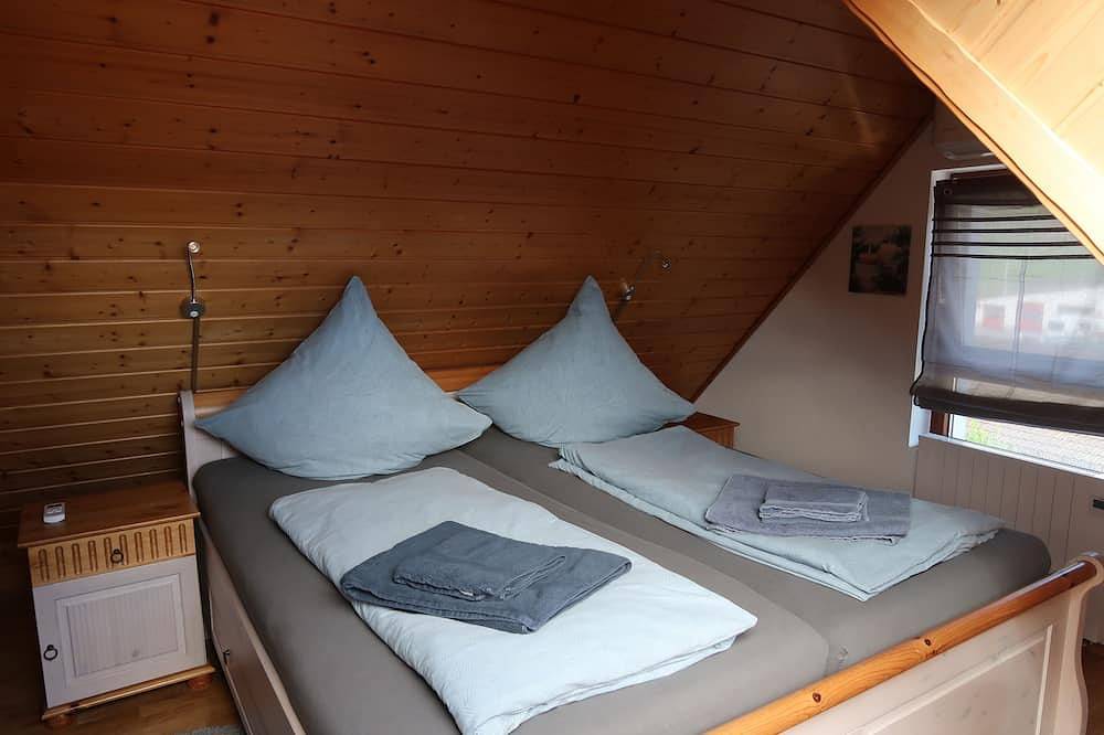 Ganze Wohnung, Kleine, gemütliche und klimatisierte  Dachgeschosswohnung Bino in Heppenheim, Bergstraße