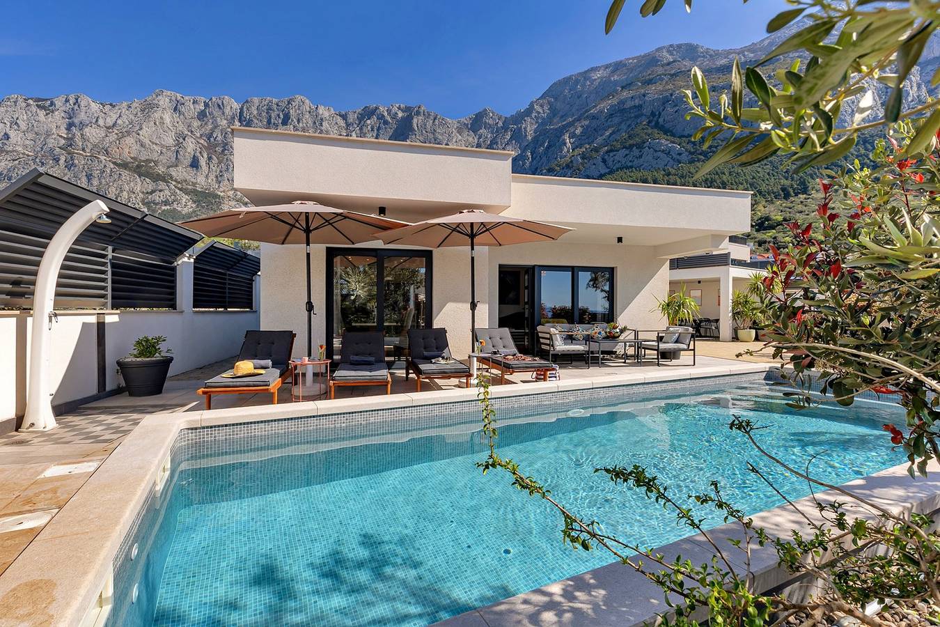 Villa Festina Lente in Makarska, heated pool in Makarska, Makarska Riviera