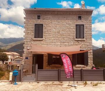 Gîte pour 2 personnes, avec vue et terrasse à Cozzano