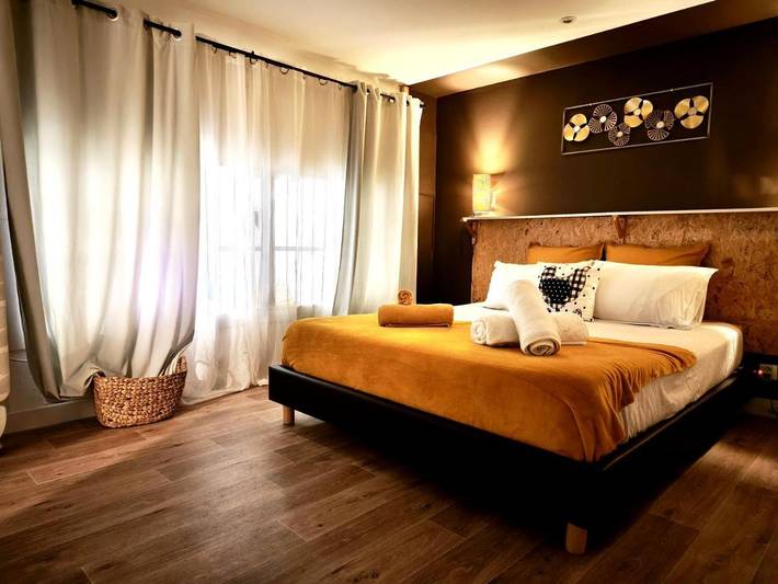 Gîte pour 4 personnes, avec piscine ainsi que jardin et vue, adapté aux familles à Lafox