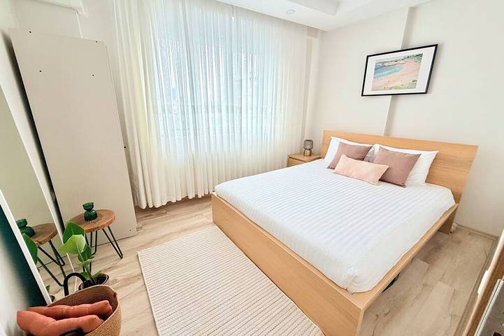 Ganze Wohnung, Modern Central Flat Near Old Town with Fast WiFi 2Br in Antalya, Provinz Antalya