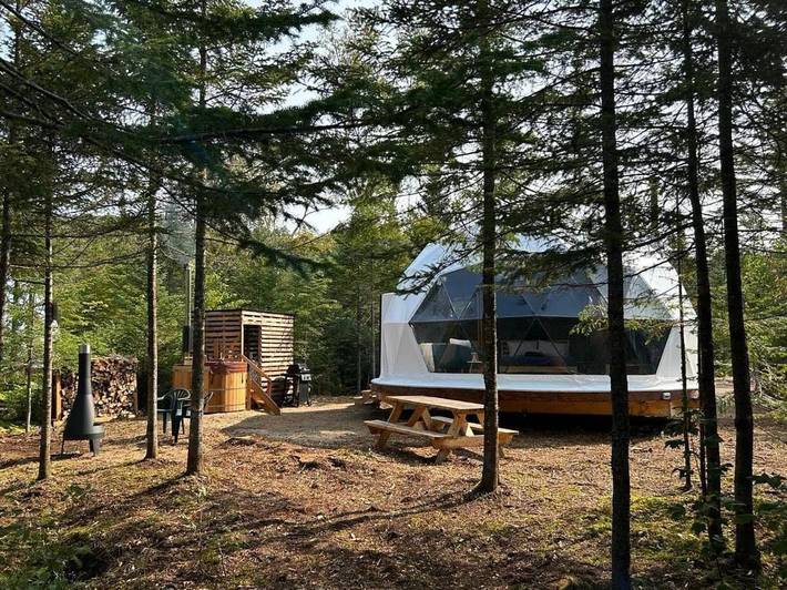 Camping voor 4 personen, with uitzicht and uitzicht op het meer as well as zwembad in Canada