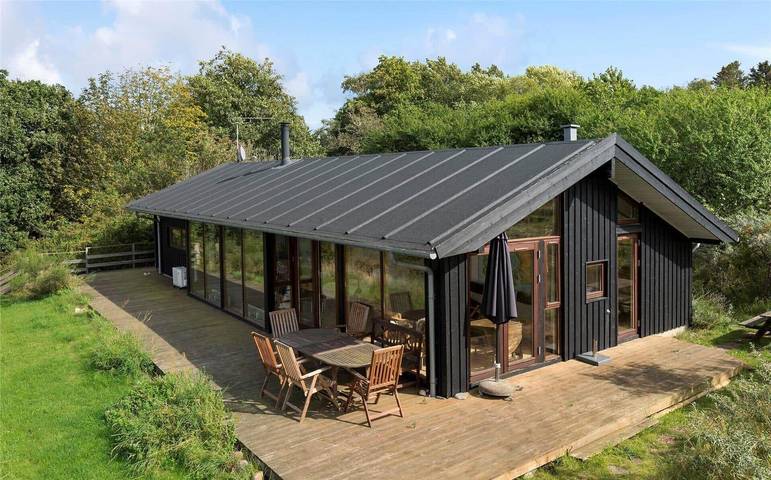 Ferieudlejning for 8 personer, med sauna og jacuzzi samt terrasse i Fårevejle