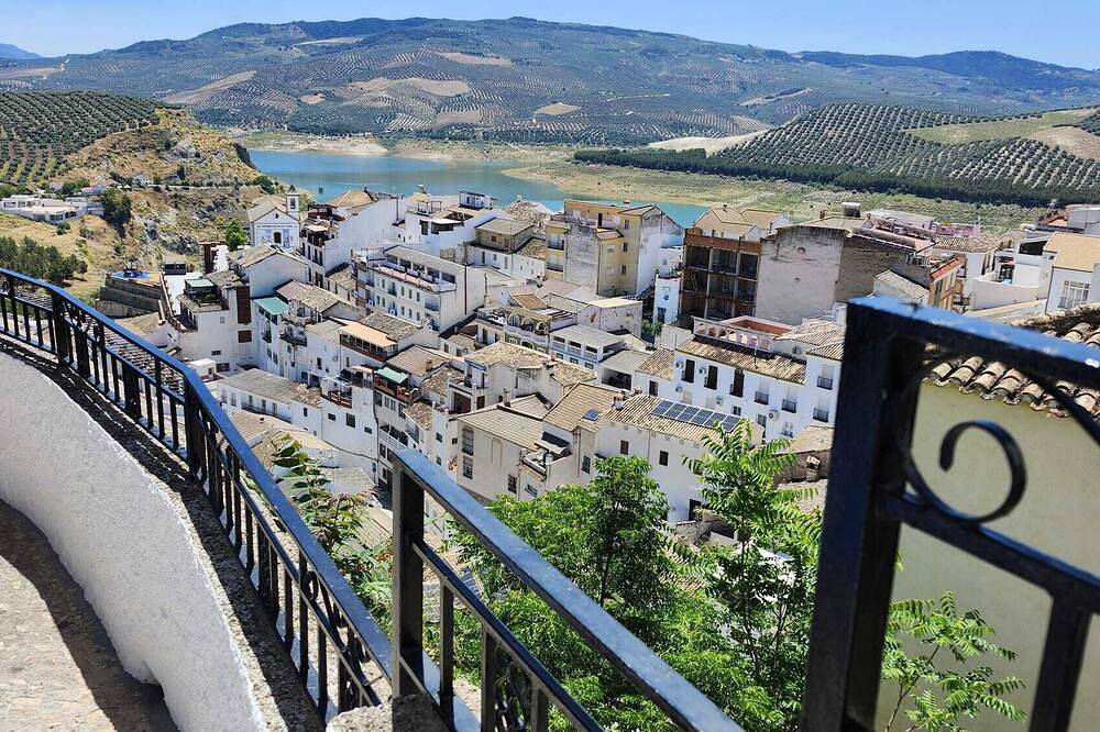 New listing!!! Spacious 5-bedroom home in Iznájar with spectacular views in Iznájar, Sierras Subbéticas