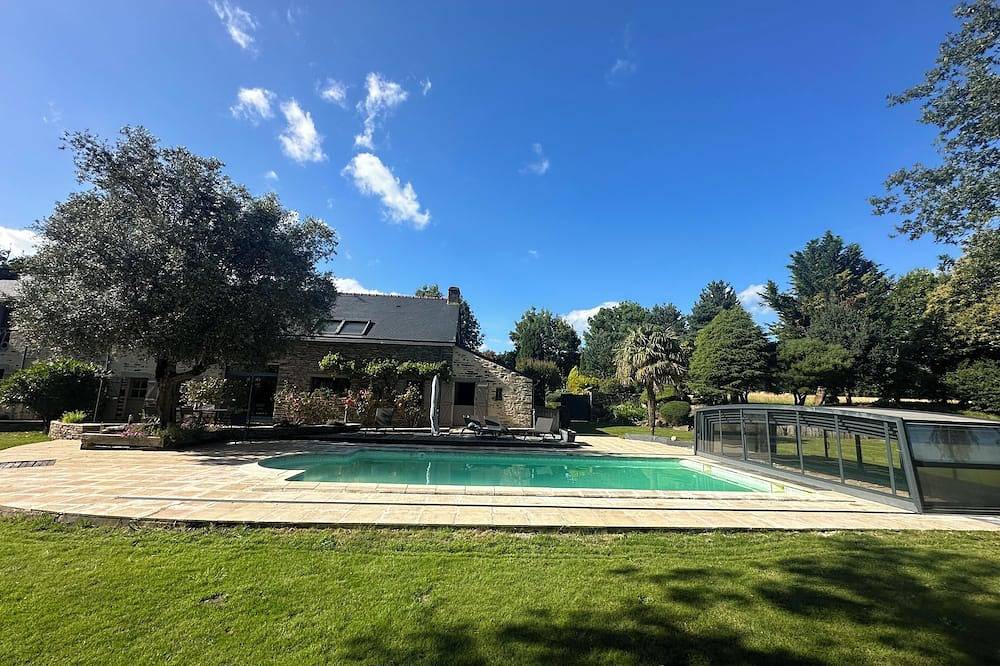 Charming accommodation with swimming pool and garden. in Saint-Nicolas-de-Redon, Région de Châteaubriant