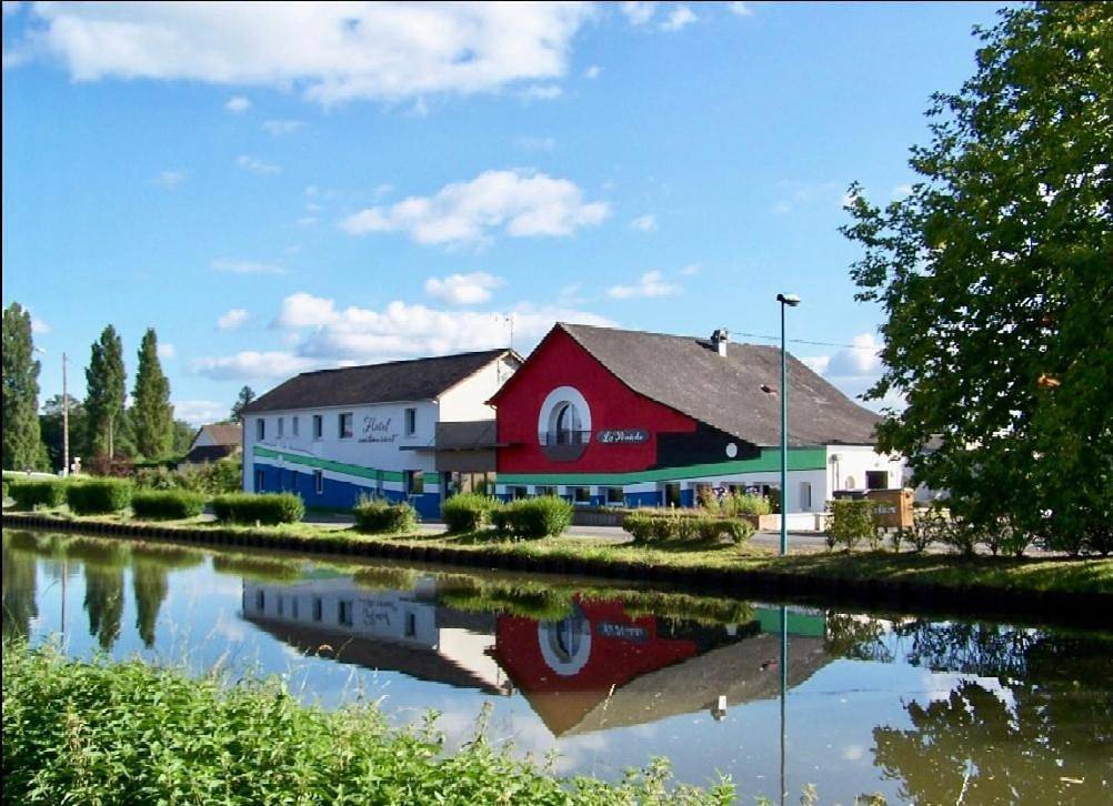 Double Room in Pierrefitte-sur-Loire, Allier