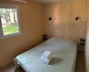 Gîte pour 2 personnes, avec vue ainsi que terrasse et jardin, animaux acceptés à Gavaudun