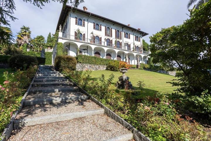Villa pour 18 personnes, avec piscine ainsi que jardin et balcon à Comune di Verbania - 2