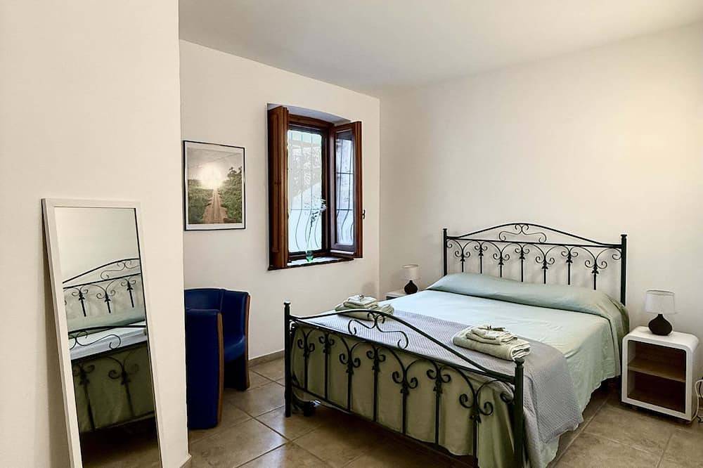 Entire apartment, Tramonti e Mare - relax in the historic center just a stone's throw from the sea in Scalea, Tyrrhenian Coast Kalabria