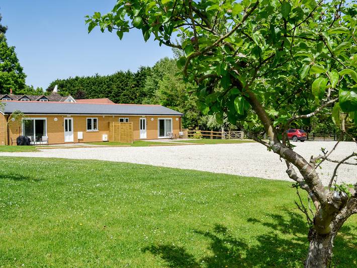 Glamping for 4 people, with garden in Kent