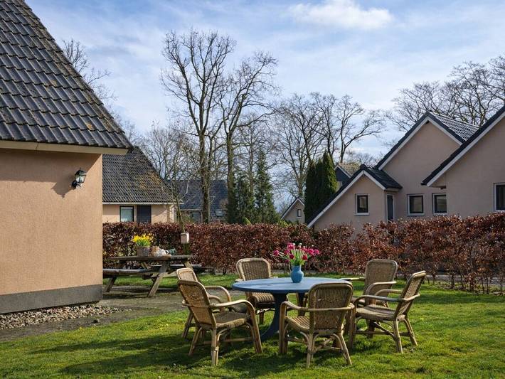 Ferienhaus in Sondel mit Schwimmbecken in Ijsselmeer
