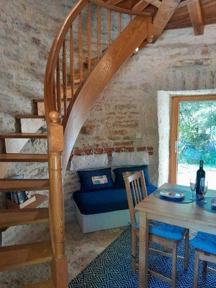 Location de vacances pour 2 personnes, avec terrasse ainsi que vue et jardin à Laburgade - 3