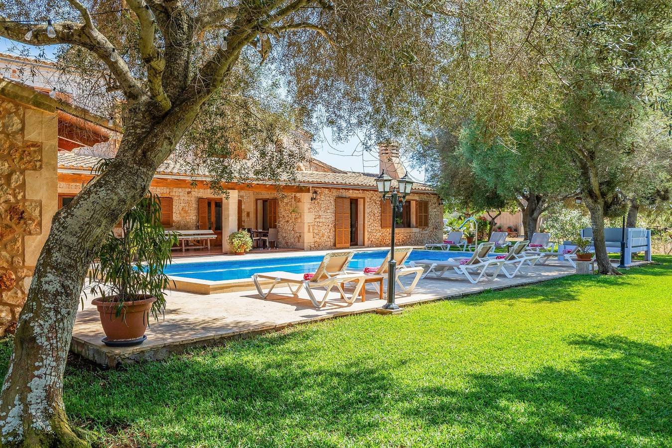Maison de campagne "Churi" avec piscine privée, Wi-Fi et climatisation in Portopetro, Santanyí