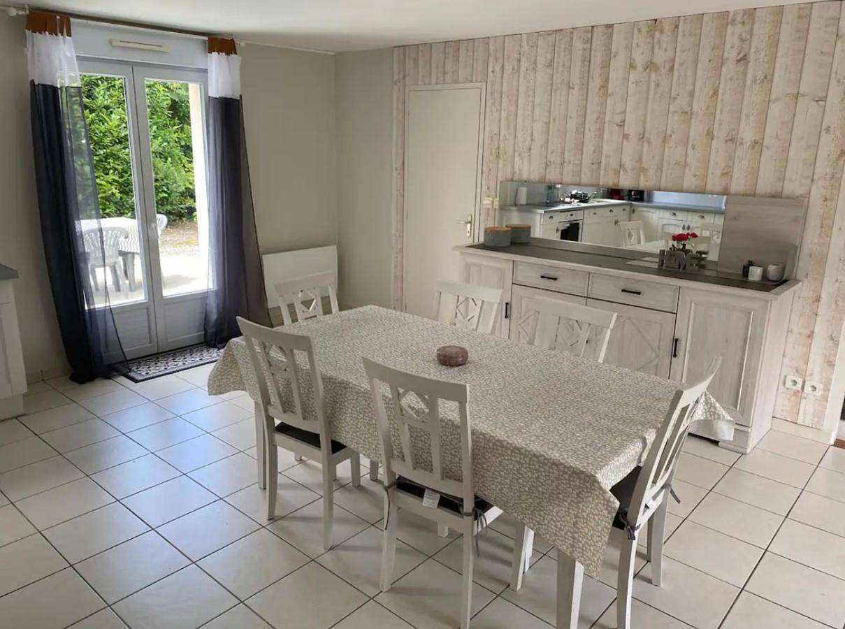 Maison avec parc arboré entre terre et mer in Hudimesnil, Région de Coutances