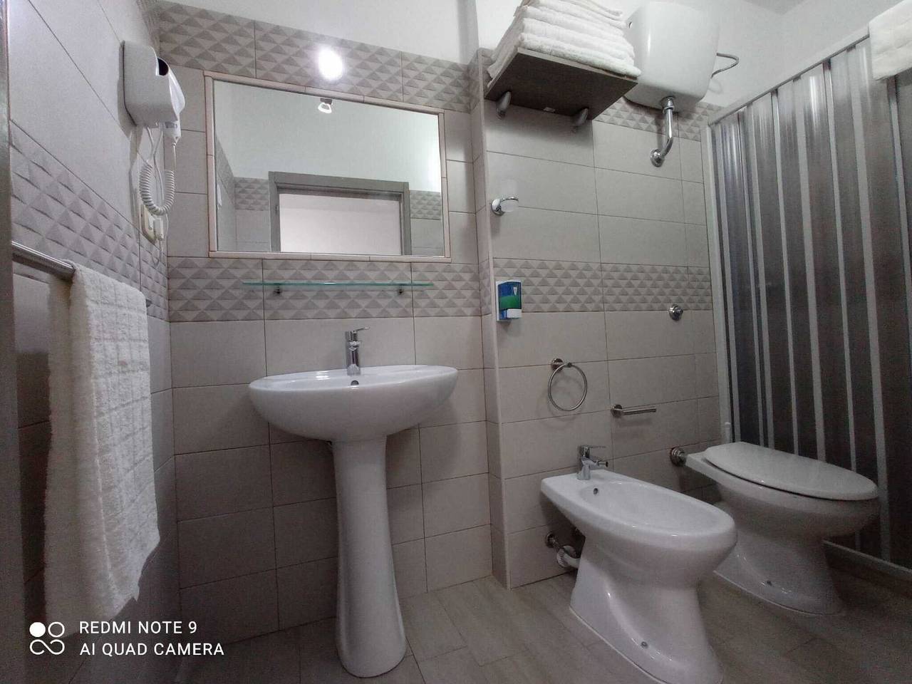 Appartamento intero, Appartamento 'Camera Deluxe' con terrazza privata, Wi-Fi e aria condizionata in Peschici, Valle Clavia