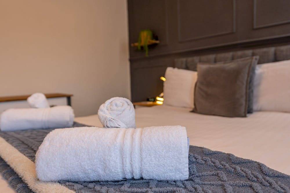 Charming 2Br Victorian Home – Perfect for 4 Guests | Pass the Keys in Stafford, Staffordshire