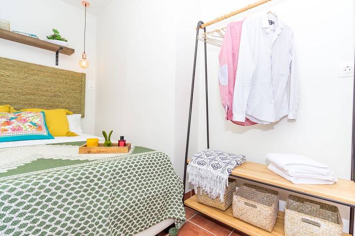 Entire apartment, Mediterrani Studio - The Old Town in Tarragona, Costa Dorada