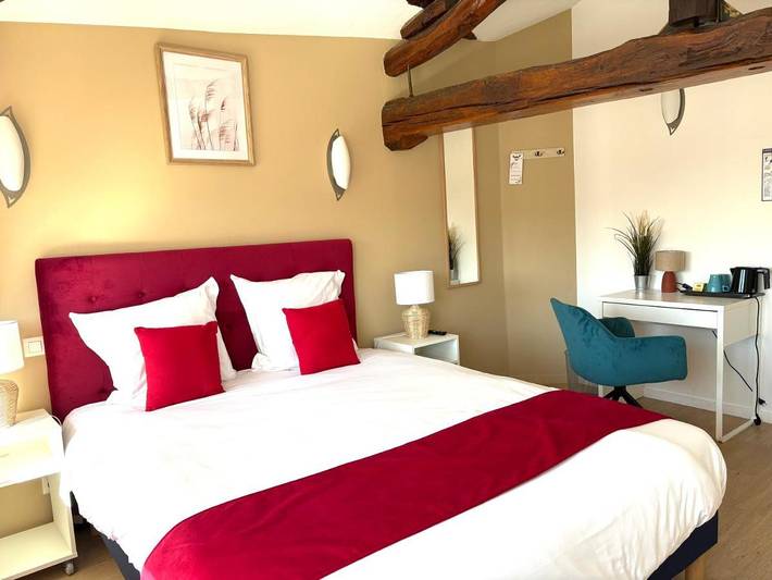 Hôtel pour 4 personnes, avec terrasse ainsi que vue et jardin à Jas