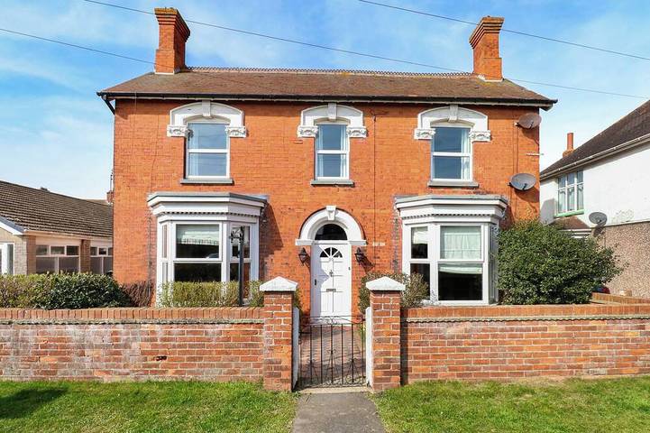 Cottage for 8 people, with garden and hot tub in Sutton on Sea