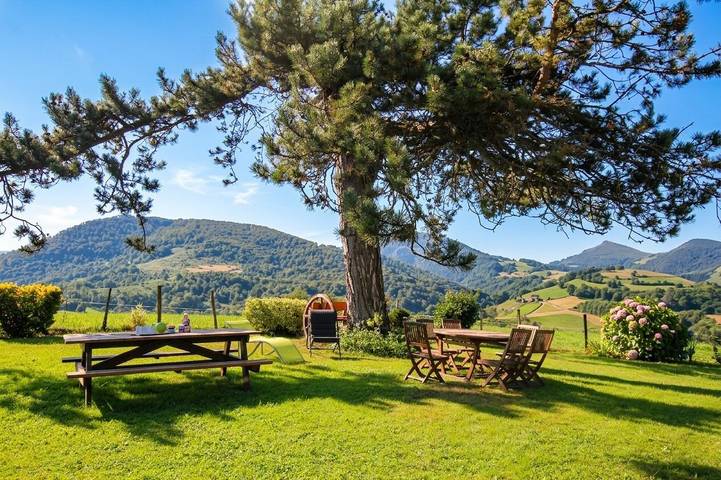 Gîte pour 10 personnes, avec Jardin