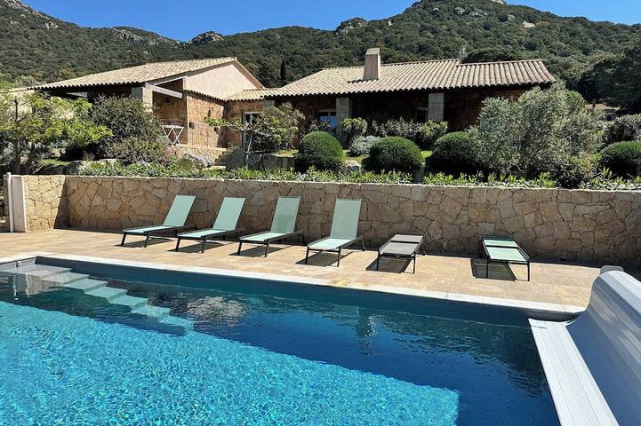 Villa pour 14 personnes, avec jardin et terrasse à Figari