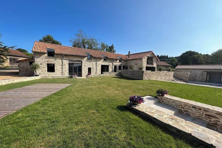 Location de vacances pour 12 personnes, animaux acceptés à Dournazac