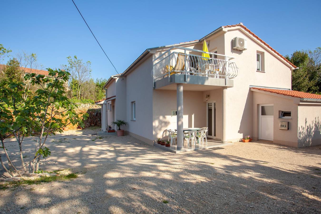 Przestronny apartament z jedną sypialnią i klimatyzacją in Sveti Vid-Miholjice, Malinska-Dubašnica