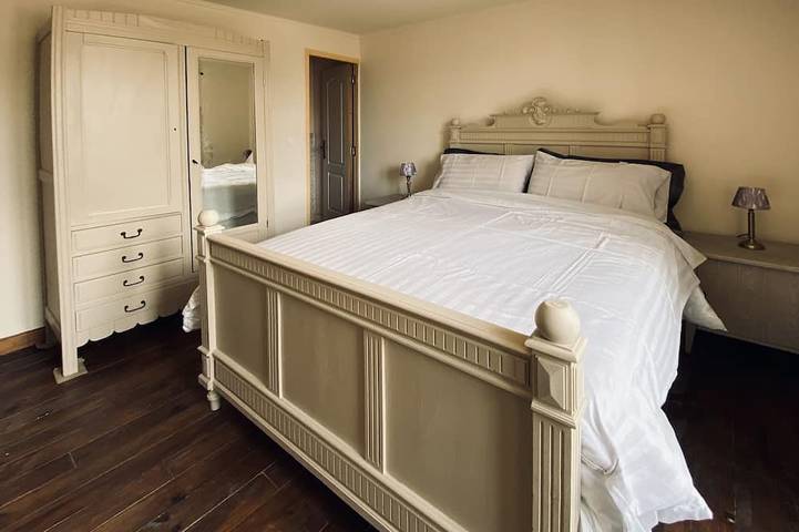 Location de vacances pour 14 personnes, avec terrasse et jardin à Montanel - 2