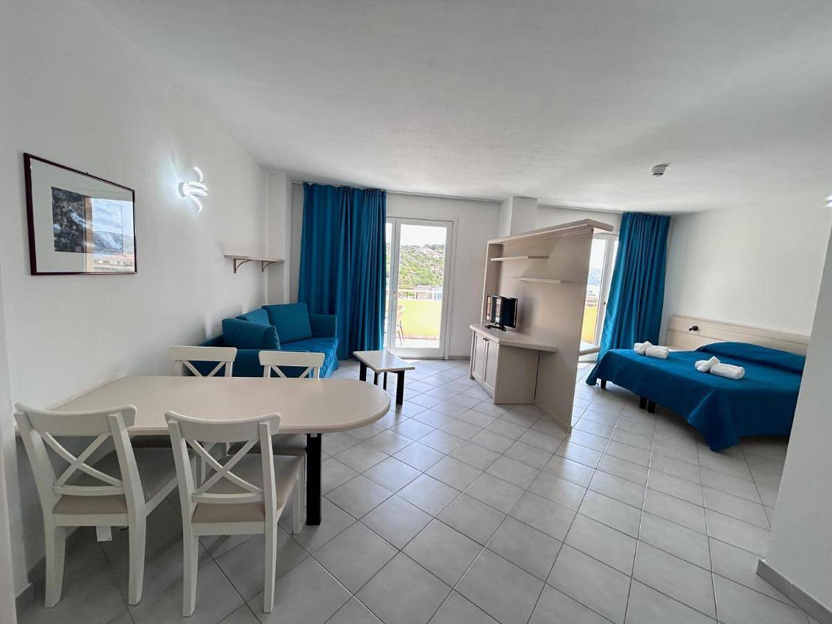 Hotel Miralonga in Parco Nazionale dell'Arcipelago di La Maddalena, La Maddalena