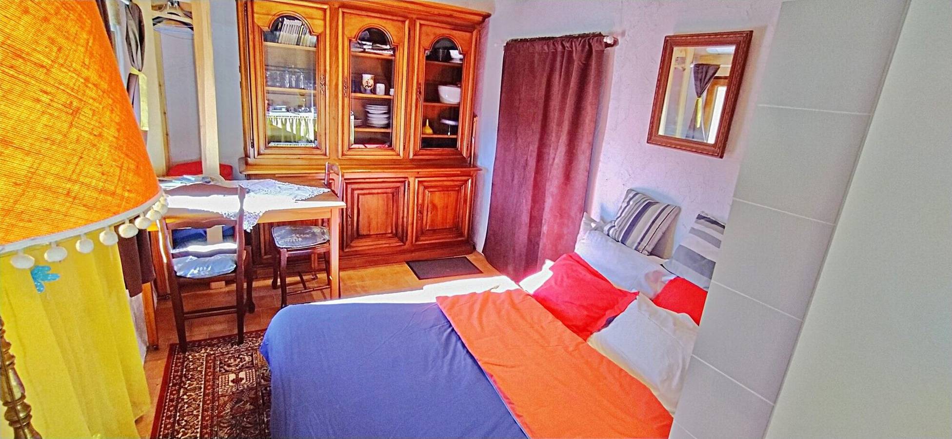Hel lägenhet, Holiday Home 'Gîte Studio Saint Ribert' with Mountain View, Wi-Fi and Air Conditioning in Castellane region