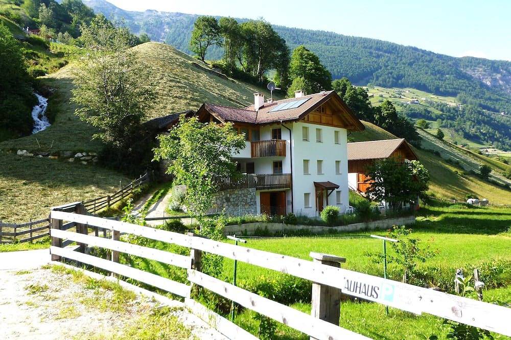 Ganze Wohnung, App. 2  Auhaus  gut ausgestattete Wohnung  für 2 Personen,  maximal  4 Personen in Martell, Nationalpark Stilfser Joch