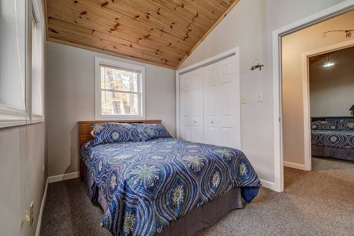 Log cabin for 8 people, with yard and balcony, with pets in Lake Winnipesaukee