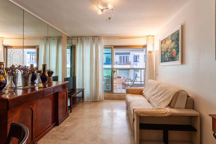 Gîte pour 3 personnes, avec terrasse dans Office De Tourisme Et Des Congres De Nice - 3