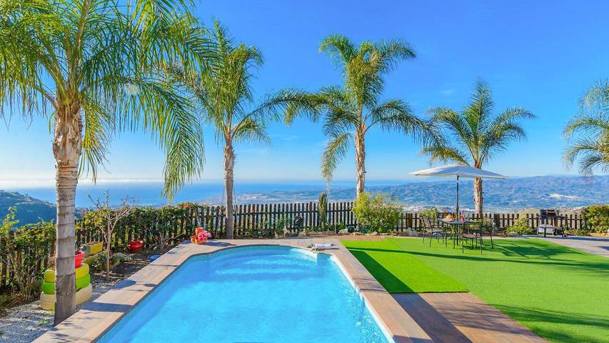 Villa pour 6 personnes, avec piscine et balcon/terrasse à Arenas