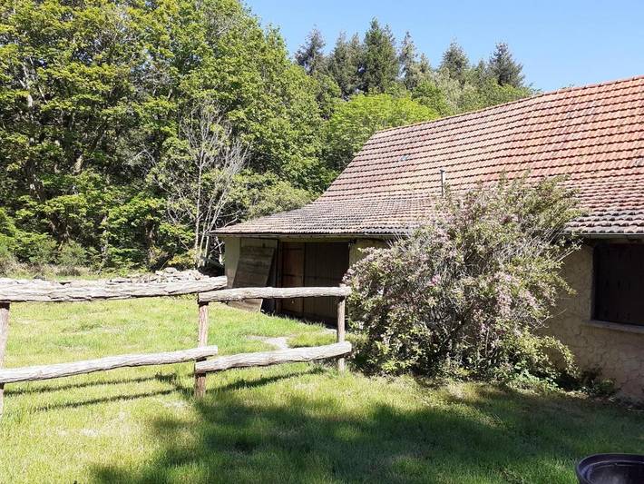 Location de vacances pour 6 personnes, avec vue et jardin dans Saint-Sernin-du-Bois - 2