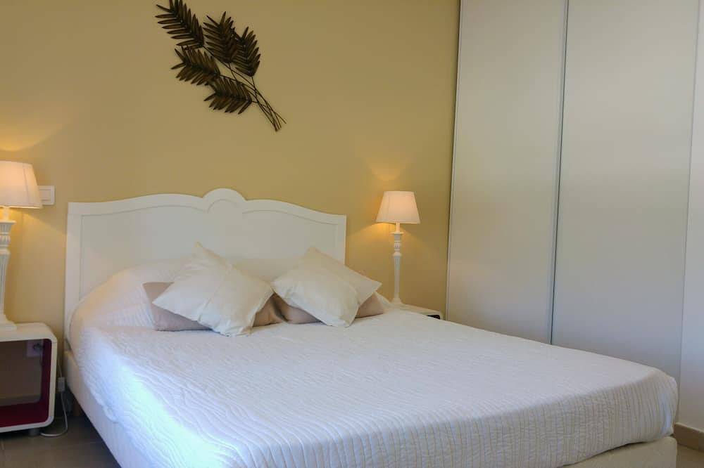 Appartamento intero, Rivière à 2 Min/wifi Gratuit/clim/piscine Chauffée/2 Chambres/ping-pong/pétanque in Galeria, Parco naturale regionale della Corsica