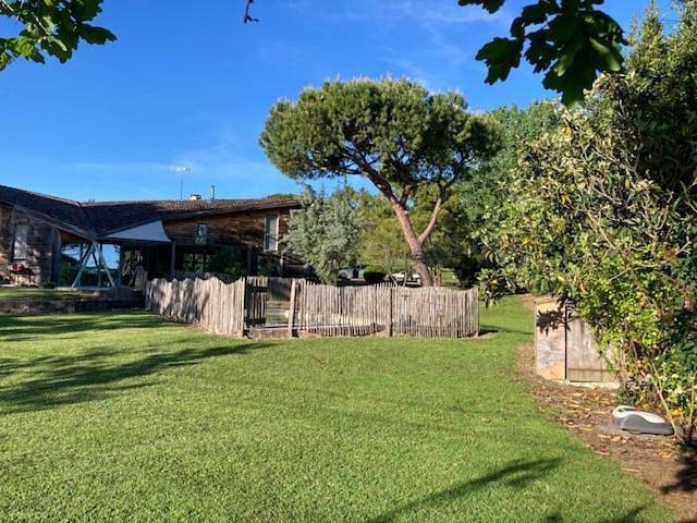 Location de vacances pour 8 personnes, avec piscine et terrasse à Monteton