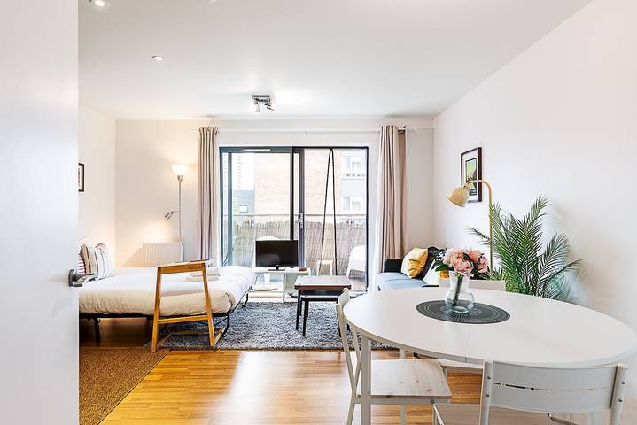 Ganze Wohnung, Ferienwohnung für 6 Personen mit Balkon in Tower Hamlets, London