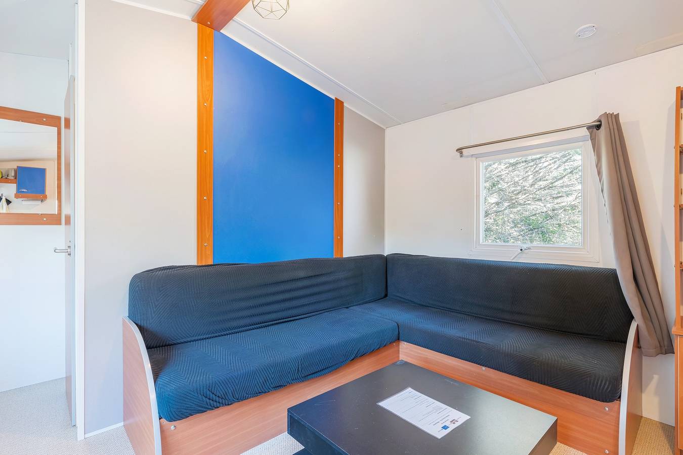 Mobil-home « Pro » avec terrasse privée et Wi-Fi in Pélissanne, Région d'Aix-en-Provence