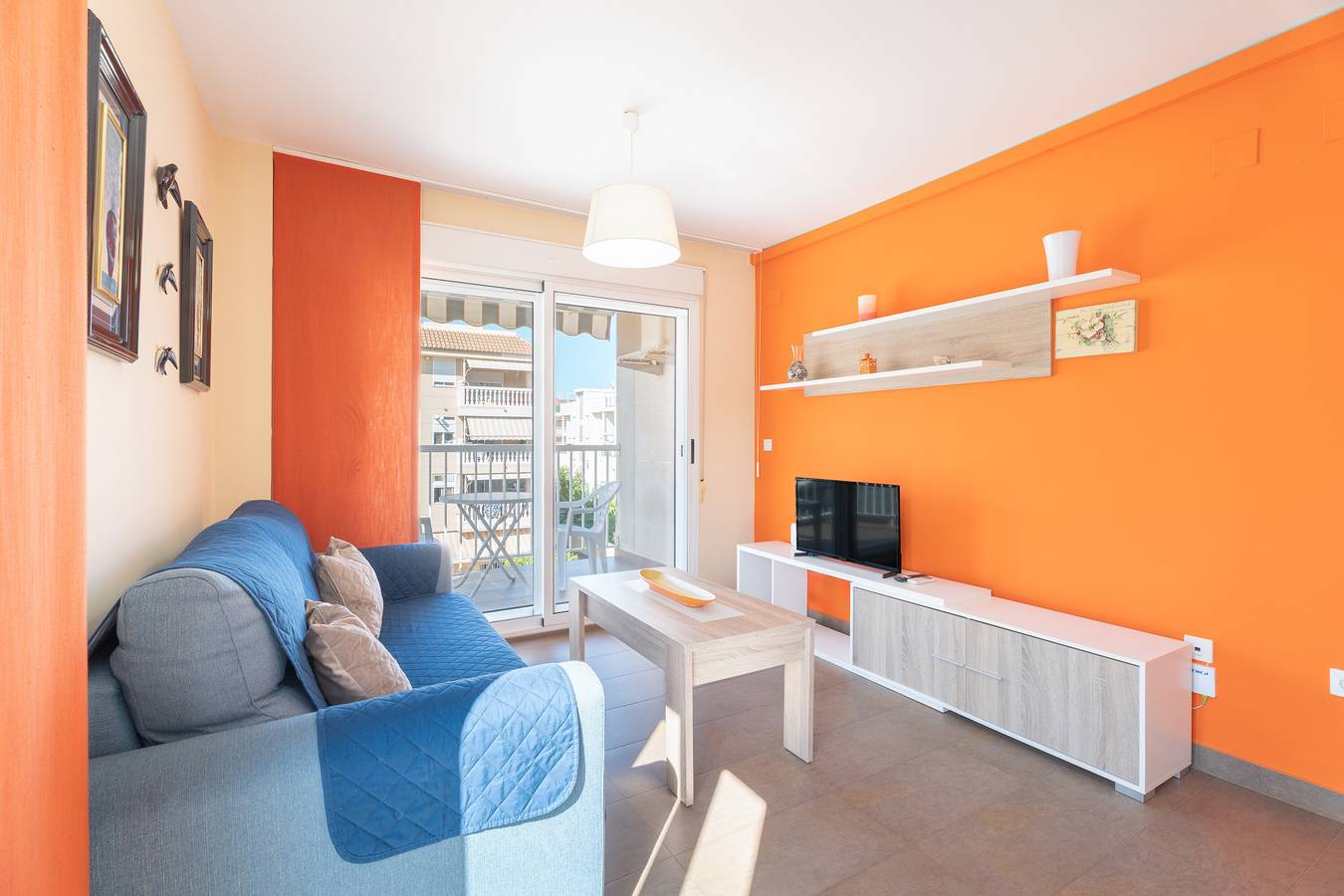 Apartamento entero, Apartamento 'Lopimar Segrelles' con terraza privada, Wi-Fi y aire acondicionado in Canet de Berenguer, Costa de Valencia