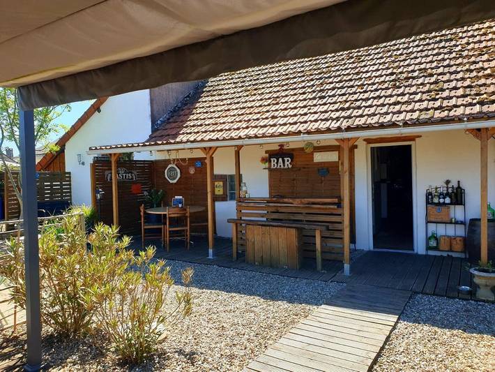 Chambre d’hôte pour 2 personnes, avec Terrasse et Jardin ainsi que Piscine et Vue
