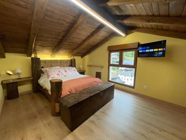 Casa rural para 4 personas, con terraza y vistas, Se admiten mascotas en Cangas del Narcea