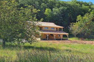 Gîte pour 4 personnes, avec piscine ainsi que jardin et terrasse à Saint-Léon-sur-Vézère