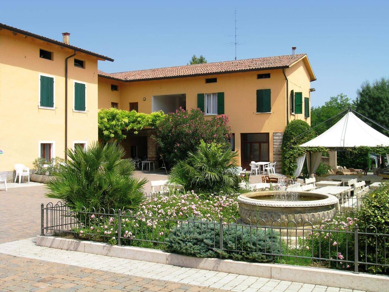 Ganze Wohnung, Ferienanlage Bella Italia Apartment Glicine für 6 Personen in San Benedetto (Peschiera del Garda), Peschiera del Garda
