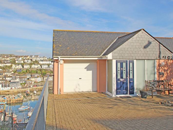 Cottage for 10 people, with Balcony and Garden in Mevagissey