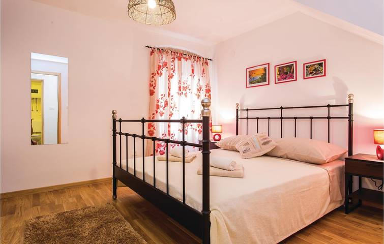 Ganze Ferienwohnung, Ferienwohnung mit Panoramablick in Strandnähe, mit Terrasse und WLAN in Pod Kovač / Secret Beach, Vrbnik