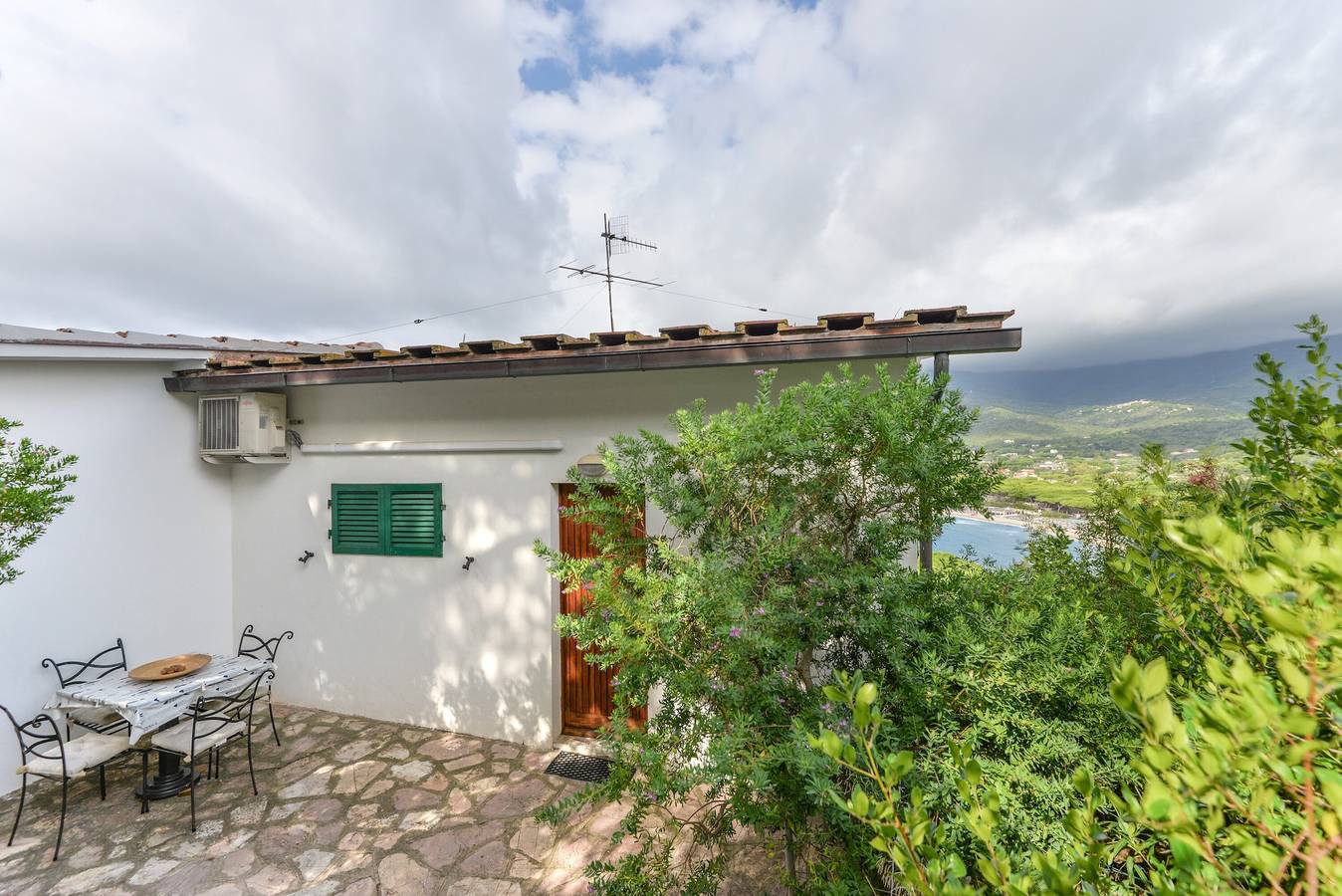 Ganze Wohnung, Die Terrasse mit Panoramablick über die Bucht von Marina di Campo in Marina di Campo, Campo nell'Elba