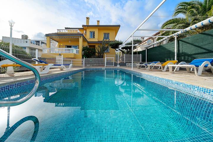 Casa rural para 13 personas, con jardín en La Ampolla