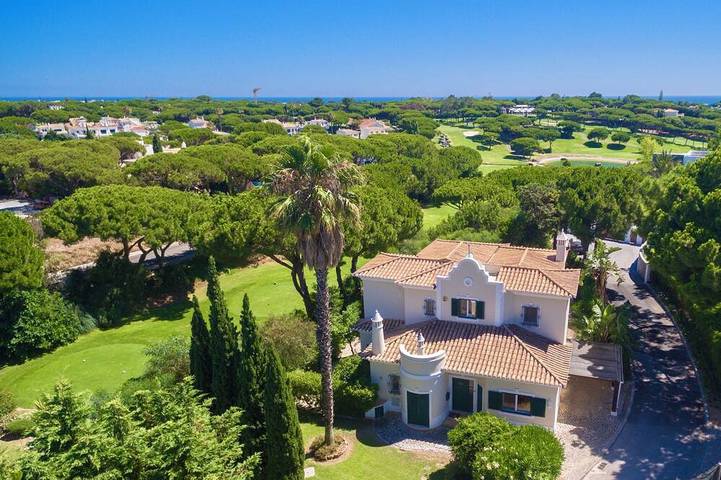 Holiday rental for 6 people, with garden and balcony in Vale do Lobo